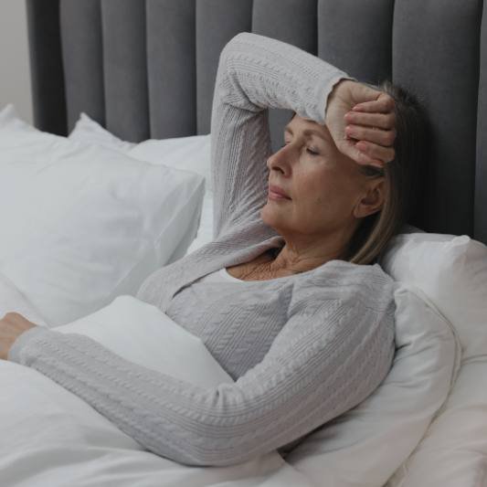 femme ménopause périménopause symptômes solutions